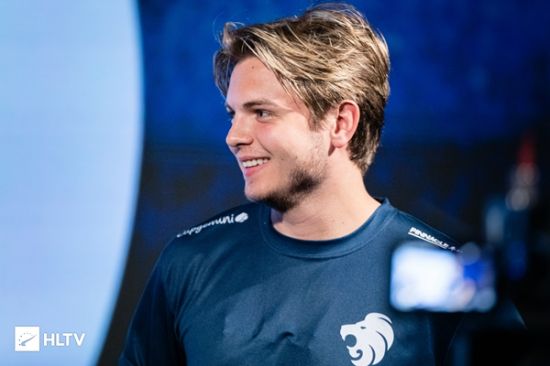 辅助妲己出装攻略助你登顶峡谷